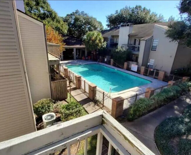 Foto del edificio - 9707 Richmond Ave