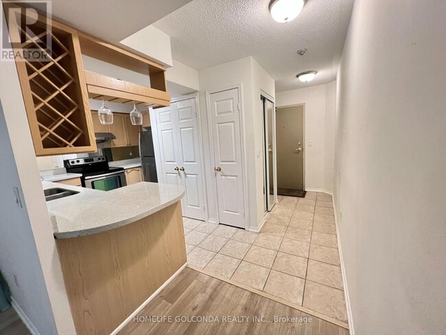 Building Photo - 909 Bay St.