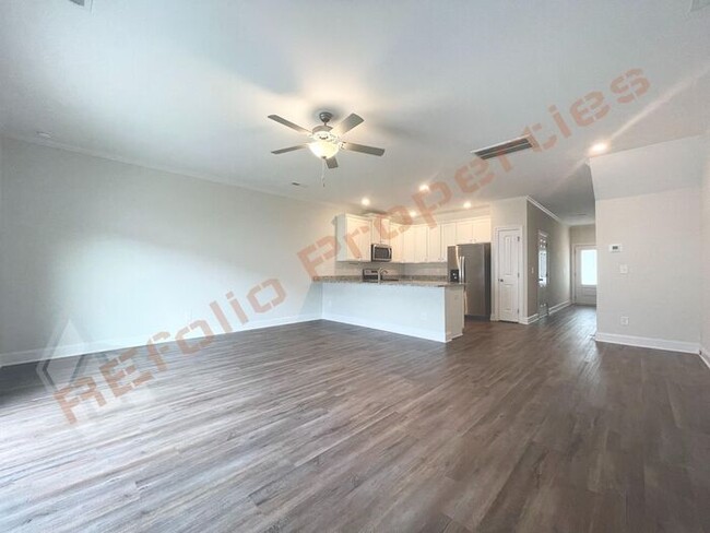 Building Photo - Great Opportunity! Lovely 3 Bedroom 2.5 Ba...
