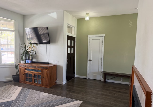 Building Photo - CHARMING & STRESS-FREE LIVING IN NORTHWEST MERIDIAN