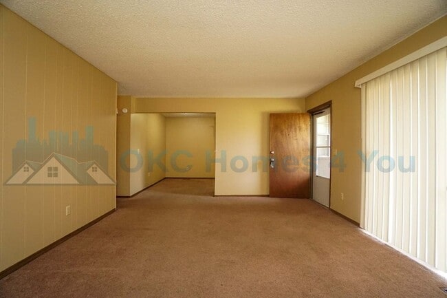Building Photo - 2 Bed Near NW Expressway & Rockwell
