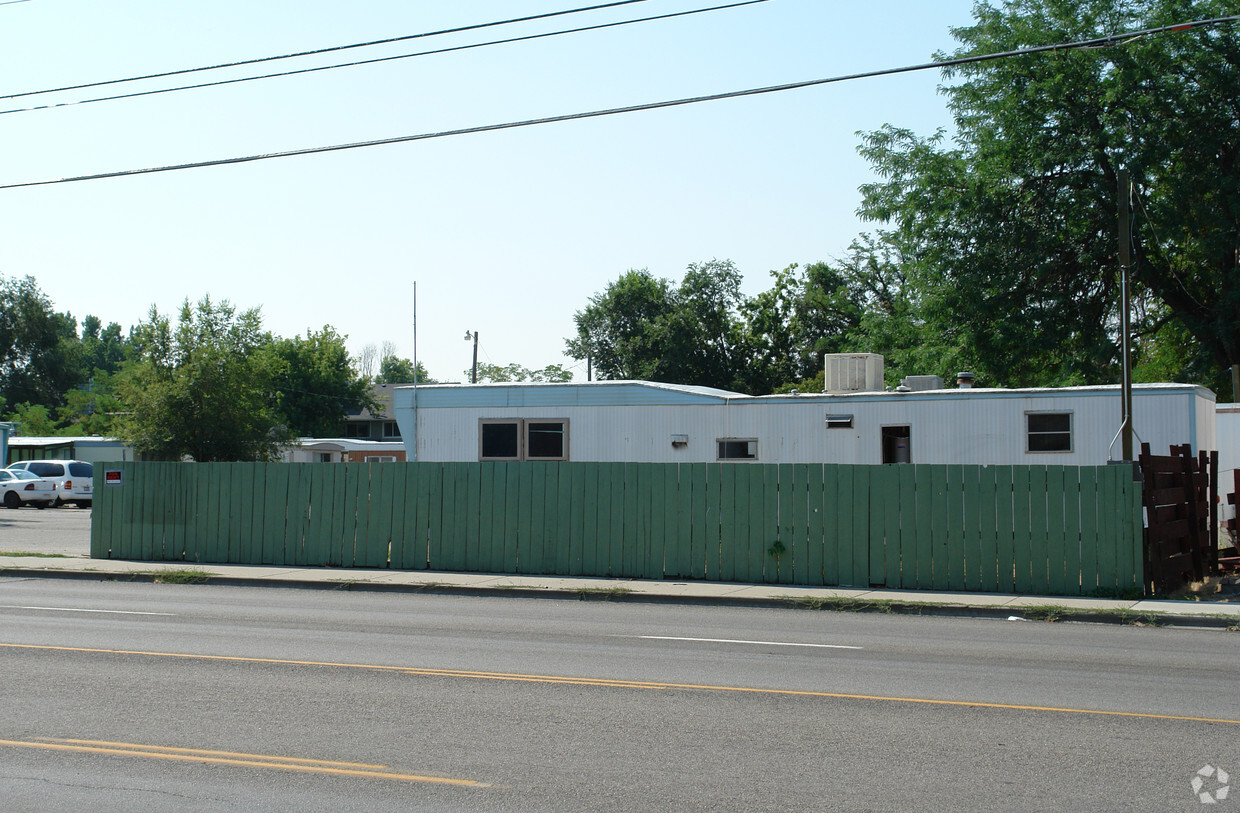 Foto del edificio - Overland Mobile Home Park