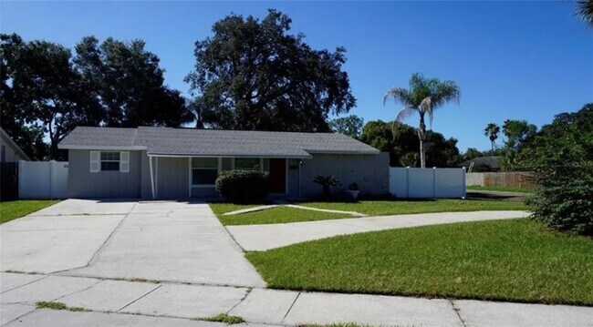 Foto del edificio - 8518 Woodlake Dr