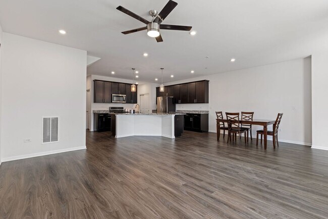 Foto del edificio - 143 Blanchard Ct