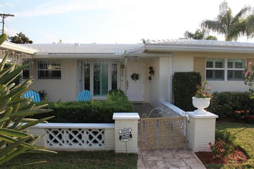 Primary Photo - 850 E Camino Real