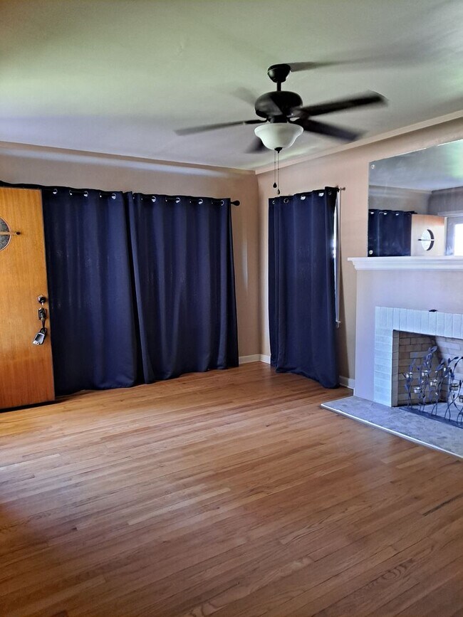 Foto del edificio - ALL PROSPECTIVE TENANTS MUST SUBMIT A $58 NON-REFUNDABLE APPLICATION FEE PER APPLICANT ONLINE AND...