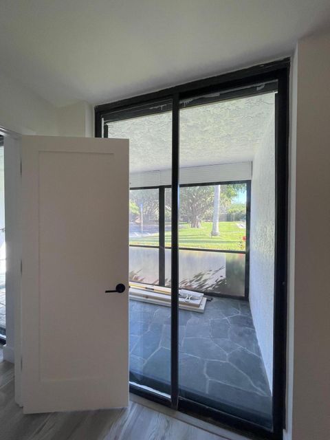 Building Photo - 555 Banyan Tree Ln