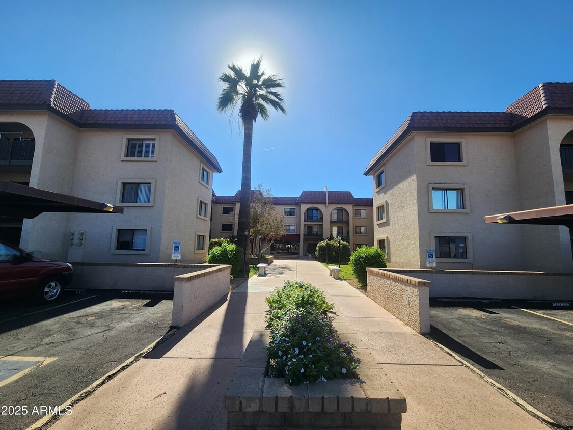 Foto principal - 3033 E Devonshire Ave