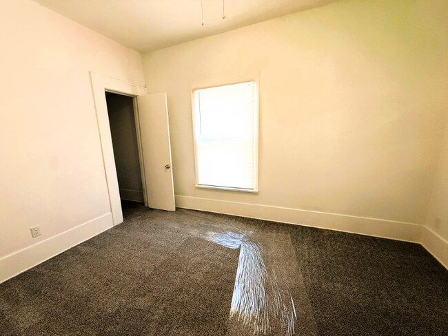 Foto del edificio - 1739 S Water St