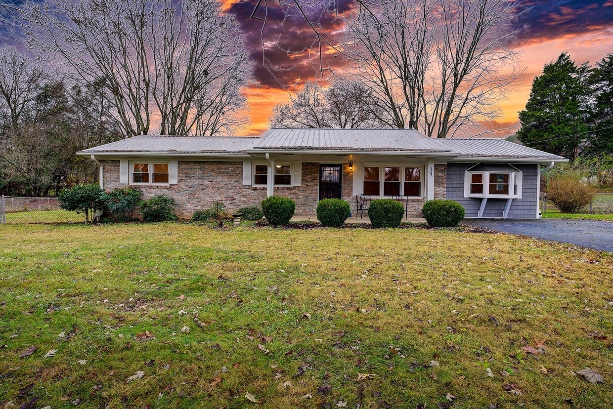 Primary Photo - 2707 Granbrook Dr
