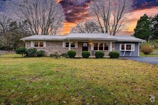 Building Photo - 2707 Granbrook Dr