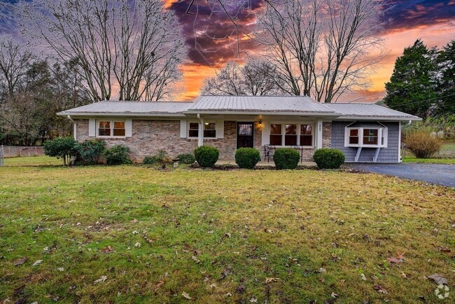 Building Photo - 2707 Granbrook Dr