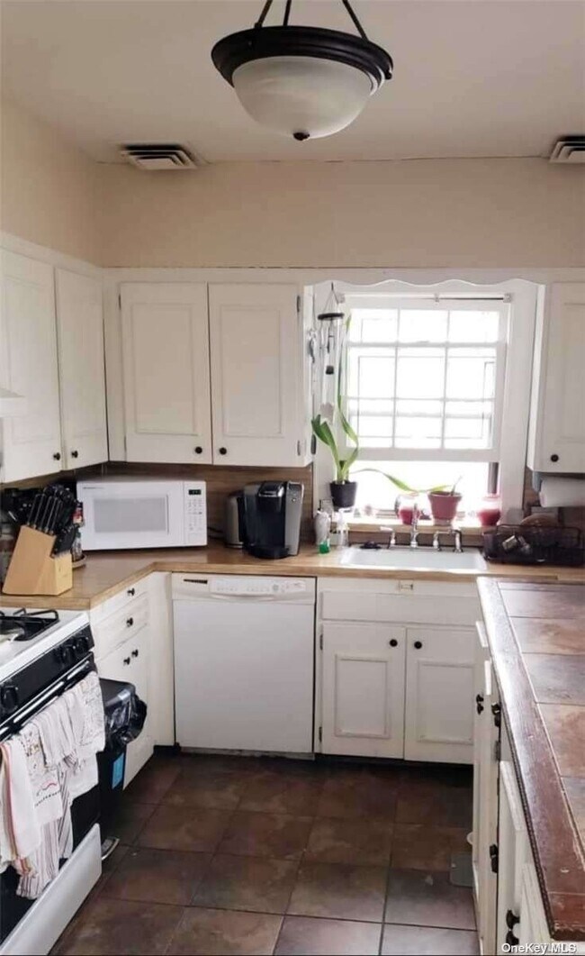 Foto del edificio - 33-48-48 164th St