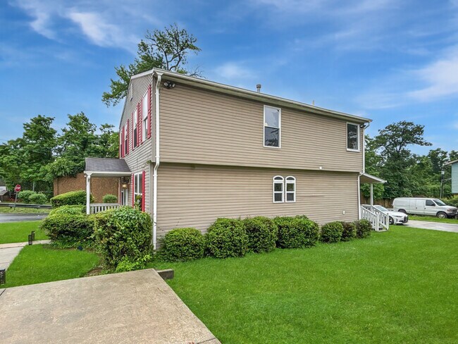 Building Photo - 8905 Glenarden Pkwy