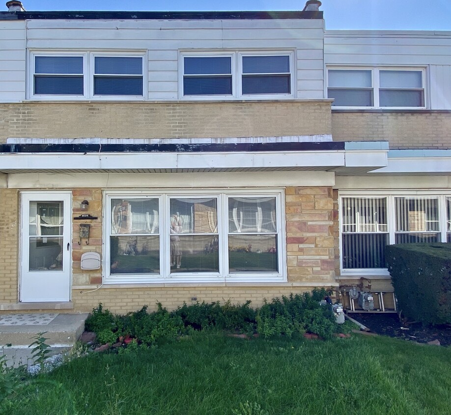Primary Photo - 8821 Washington St