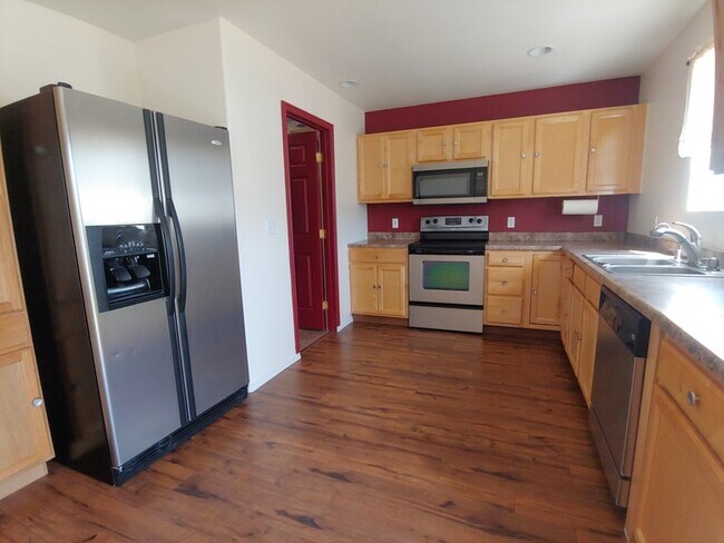 Building Photo - 1093 W 300 S