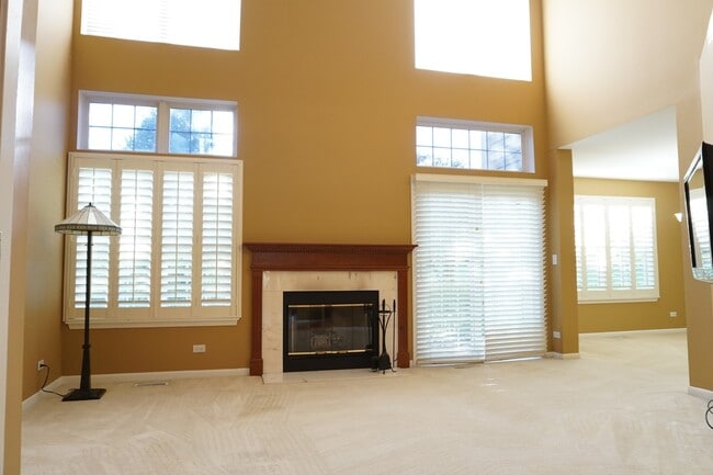 Building Photo - 172 Crescent Ln