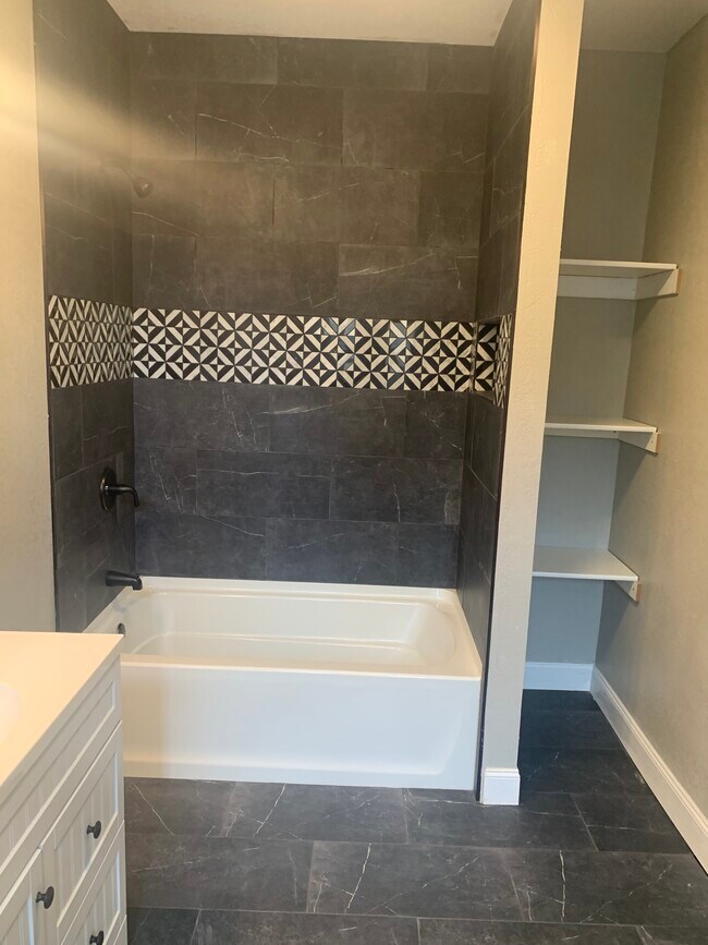 Foto del edificio - 1118 E Carson St