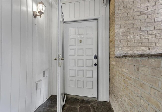 Building Photo - 5260 Crossbow Cir