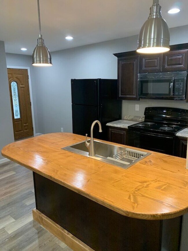 Foto del edificio - Gorgeous 3 Bedroom 2 Full Bath