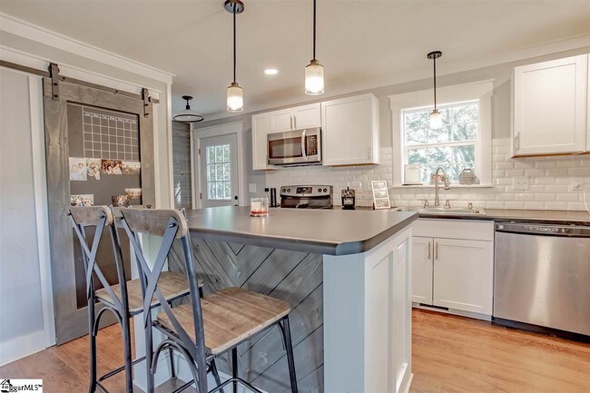 Foto del edificio - 113 S Hamilton St