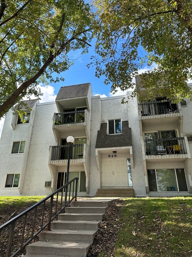 Building Photo - 525 6th Ave N