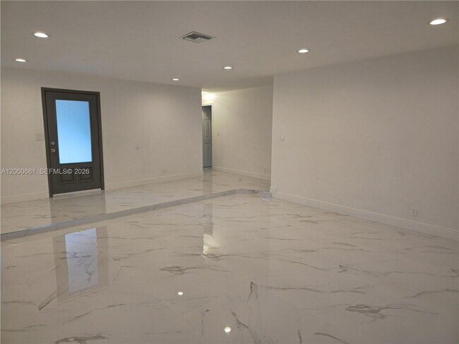 Foto del edificio - 7771 NW 46th St