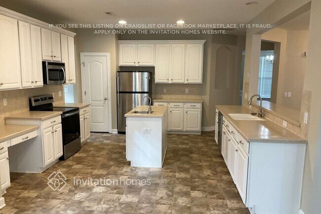 Foto del edificio - 6302 Crosshall Pl