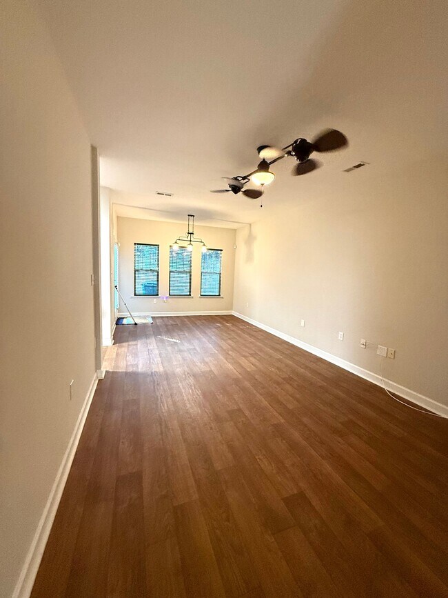 Foto del edificio - 5915 Pisgah Way