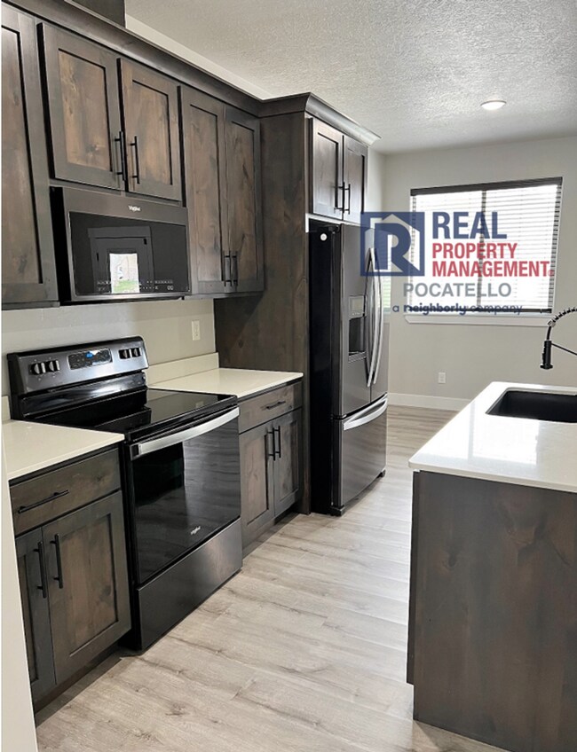 Foto del edificio - 3 Bedroom 2.5 Bathroom Town Home - 1 Car Garage