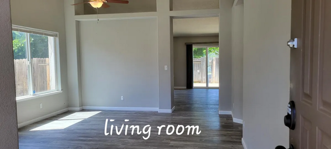 Building Photo - 4 BD 2 BATH HOME IN A GREAT NEIGHBORHOOD