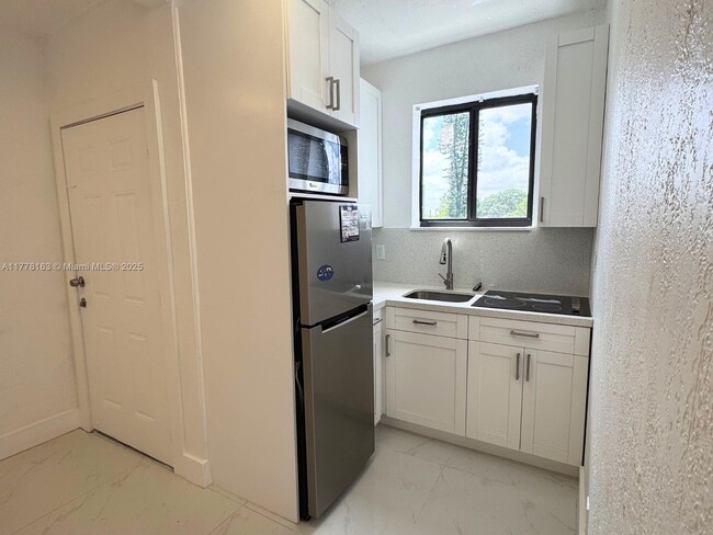 Foto del edificio - 2369 SW 17th Ter