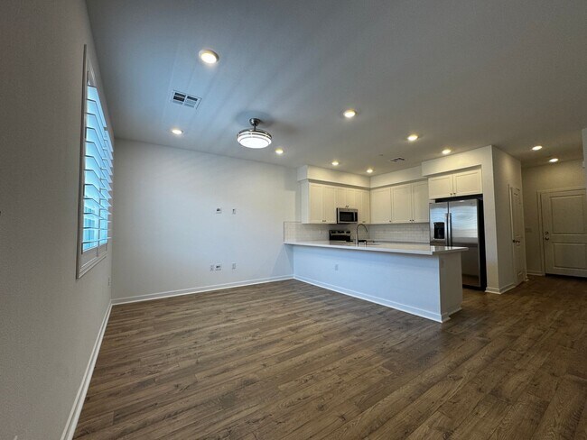 Building Photo - Beautiful, New Siena 3 Bedroom, 2.5 Bath Townhome with Solar for Rent