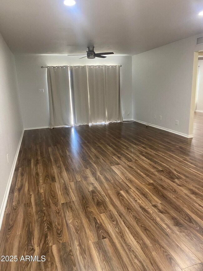 Foto del edificio - 7350 N Vía Paseo Del Sur