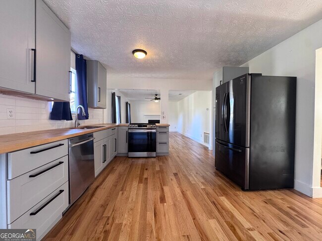 Foto del edificio - 515 Lake Joyce Ln