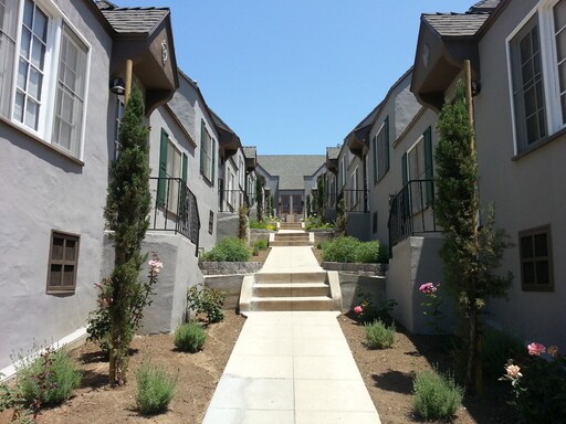 Building Photo - 442 1/2 N Lake St