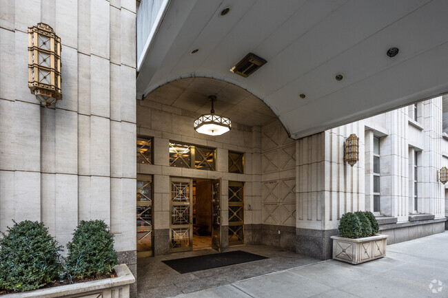 Entrance - 515 Park Ave