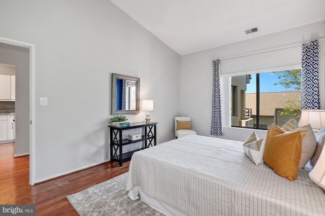 Building Photo - 6060 California Cir