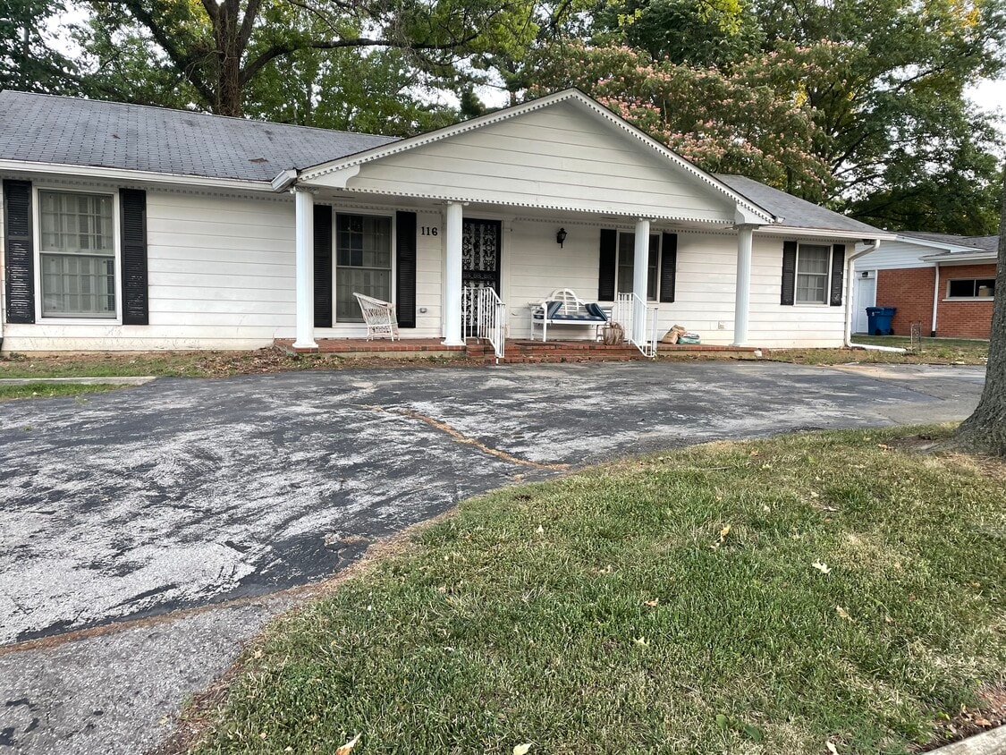 116 S Duchesne Dr, Saint Charles, MO 63301 House Rental in Saint