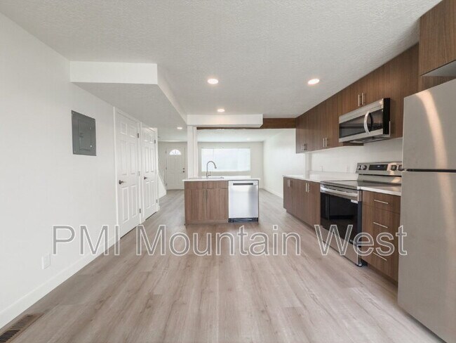 Photo - 945 S Main St Apartment