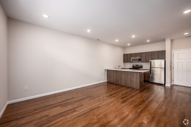 1BR, 1BA - 652SF - Living Room/Kitchen - Park South A