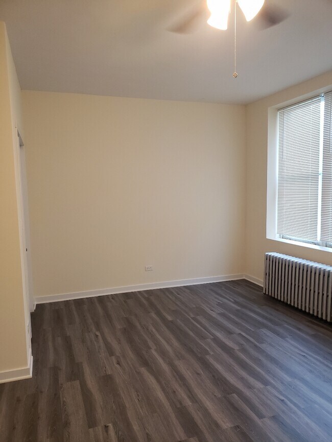 Building Photo - 4815 W Belle Plaine Ave