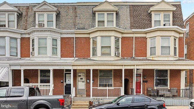 Building Photo - 1121 W Poplar St