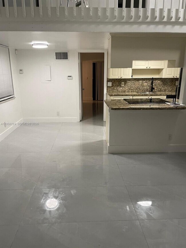 Foto del edificio - 1455 Holly Heights Dr