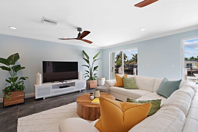 Building Photo - 2001 NW 36th St