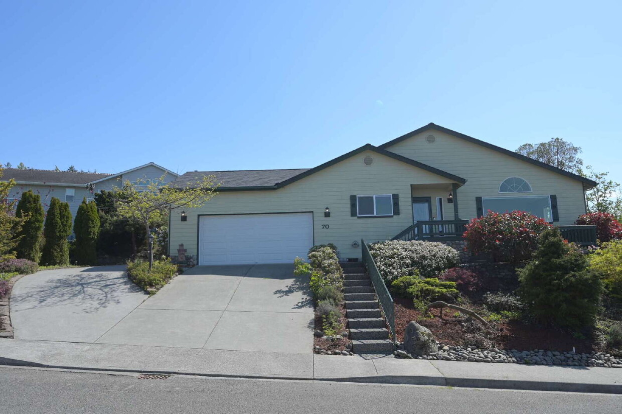 Primary Photo - 3 bed 2 bath in Emerald Highlands, Sequim