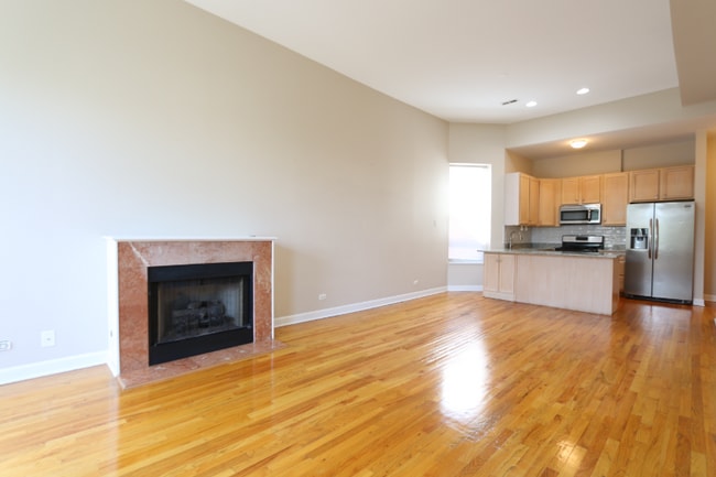 Building Photo - 3144 S Prairie Ave