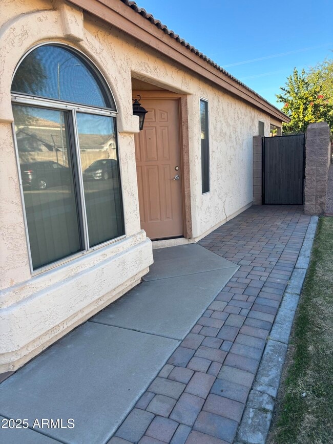 Foto del edificio - 2221 E Union Hills Dr