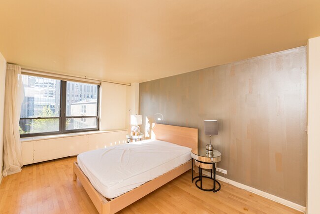 Foto del edificio - 222 E Pearson St
