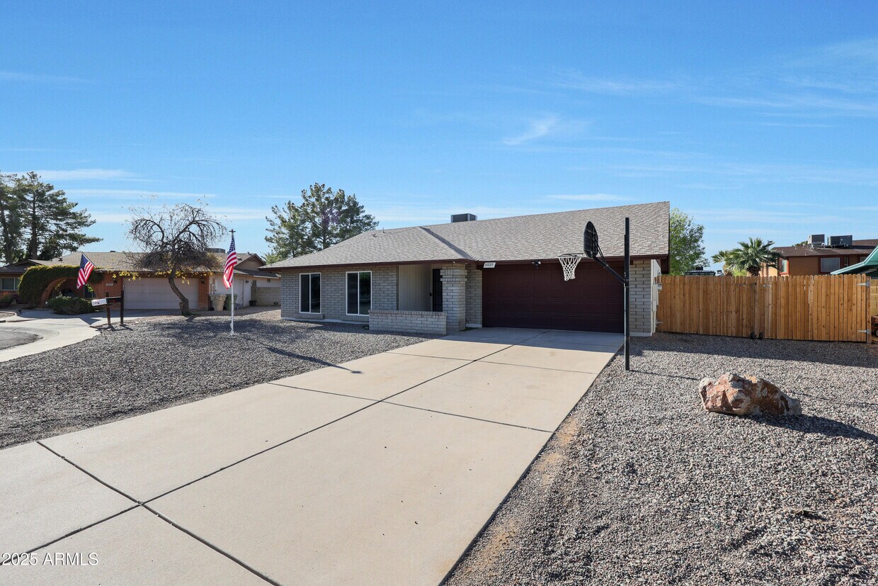 Foto principal - 6029 W Pershing Ave